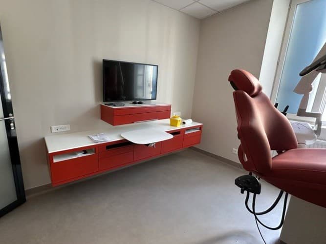 Fauteuil dentaire XO Flex 2022 avec écran et mobilier Dentalart complet 2